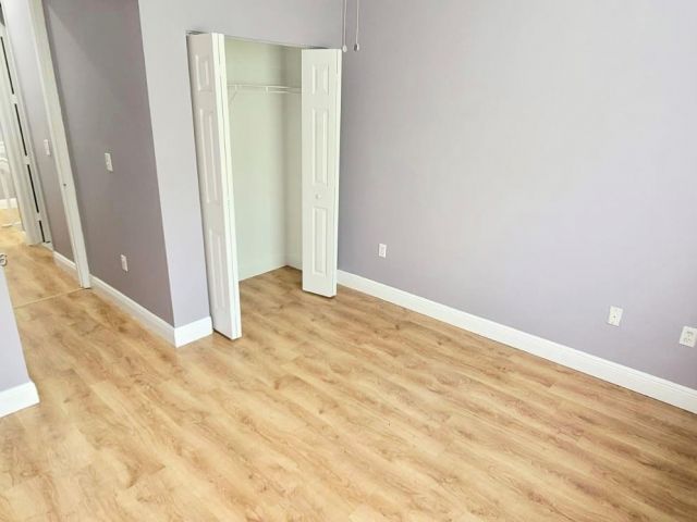 Дом в аренду по адресу 1005 NE 42nd Pl - фото 7433367