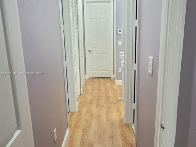 Дом в аренду по адресу 1005 NE 42nd Pl - фото 7433369