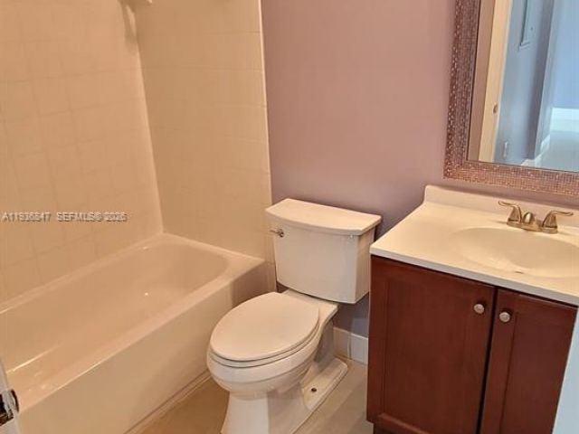 Дом в аренду по адресу 1005 NE 42nd Pl - фото 7433371