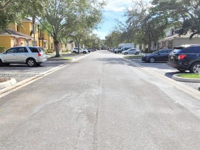 Дом в аренду по адресу 1005 NE 42nd Pl - фото 7433373