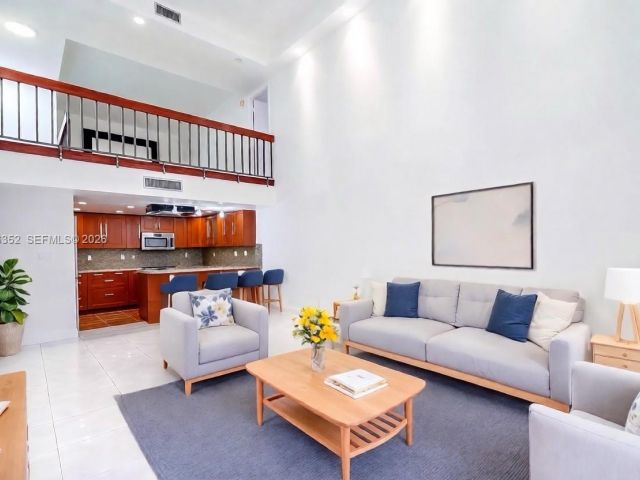 Продажа дома по адресу 20347 W Country Club Dr TH15 - фото 7528712