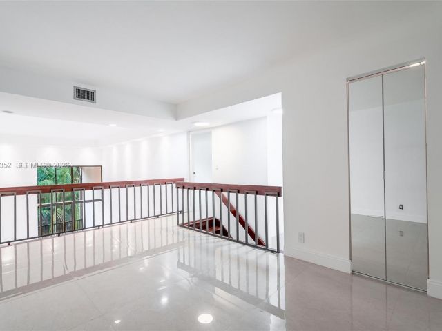 Продажа дома по адресу 20347 W Country Club Dr TH15 - фото 7528718