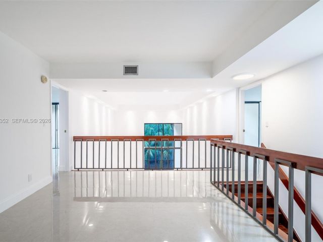 Продажа дома по адресу 20347 W Country Club Dr TH15 - фото 7528719