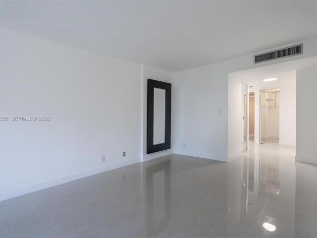 Продажа дома по адресу 20347 W Country Club Dr TH15 - фото 7528721