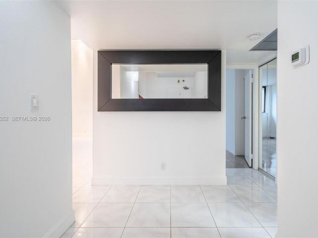 Продажа дома по адресу 20347 W Country Club Dr TH15 - фото 7528724