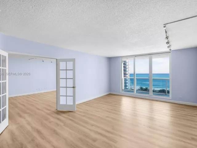 Продажа квартиры #1038/1039 - фото 6942457