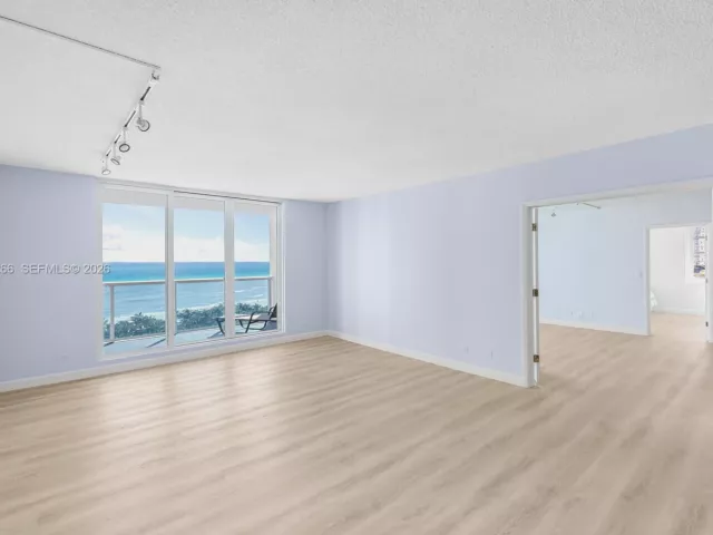 Продажа квартиры #1038/1039 - фото 6942459