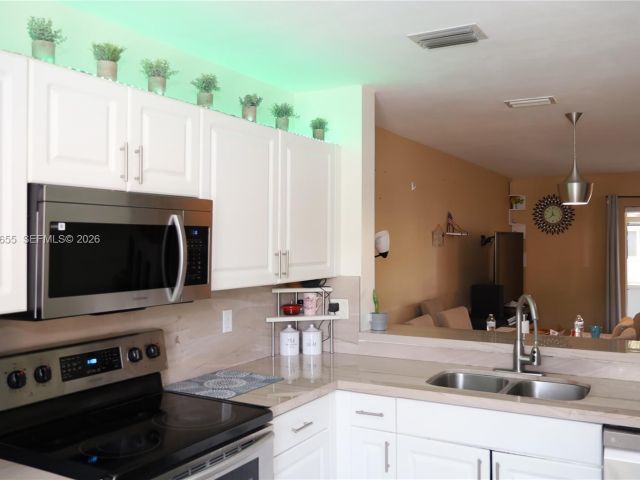 Продажа дома по адресу 20816 NW 2nd St - фото 6941881