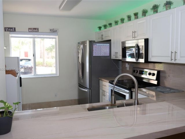 Продажа дома по адресу 20816 NW 2nd St - фото 6941885