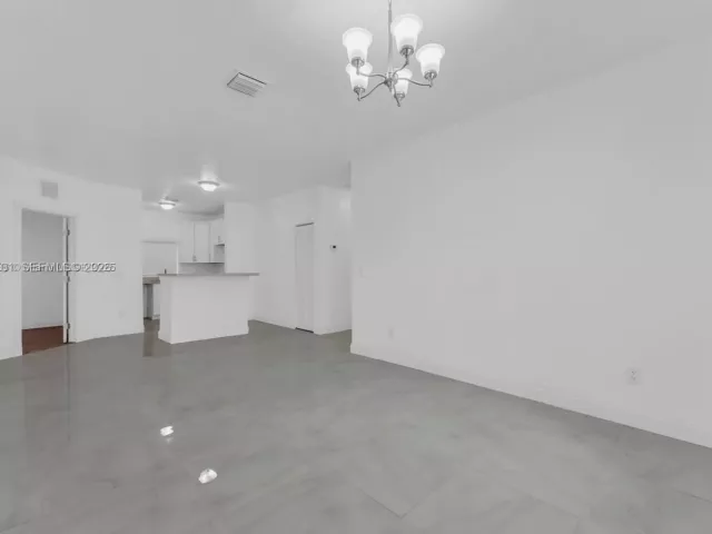 Продажа дома по адресу 363 SW 1st Ter - фото 6958964