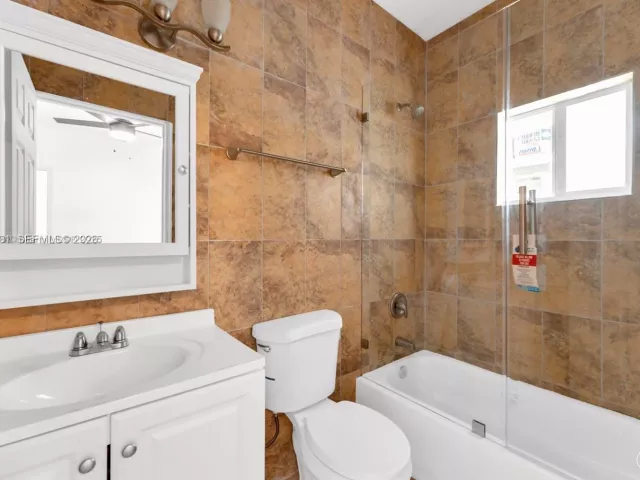 Продажа дома по адресу 363 SW 1st Ter - фото 6958965