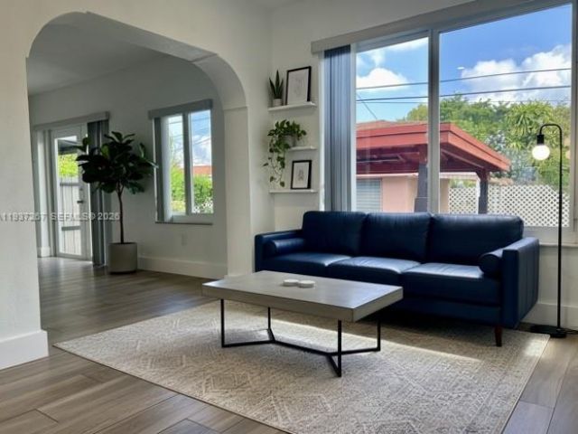 Продажа дома по адресу 231 SW 51st Pl - фото 6994853