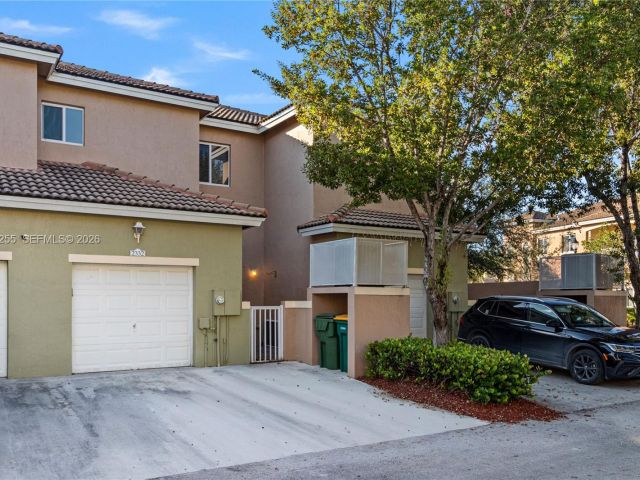 Дом в аренду по адресу 2332 SE 16th Pl 2332 - фото 7482817