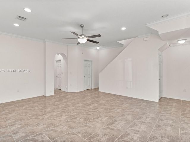 Дом в аренду по адресу 2332 SE 16th Pl 2332 - фото 7482818