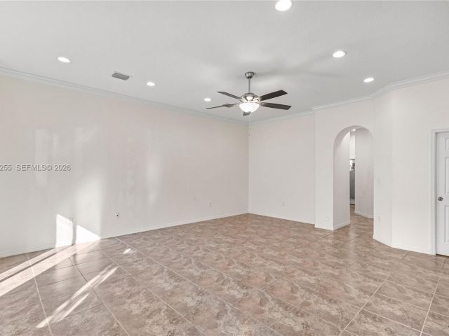 Дом в аренду по адресу 2332 SE 16th Pl 2332 - фото 7482820