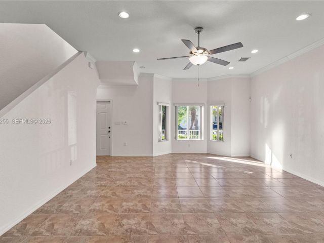 Дом в аренду по адресу 2332 SE 16th Pl 2332 - фото 7482824