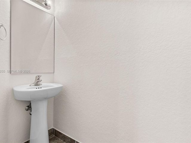 Дом в аренду по адресу 2332 SE 16th Pl 2332 - фото 7482835