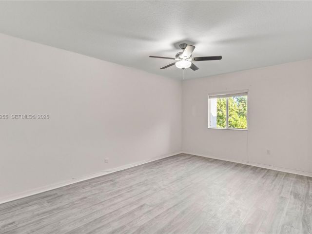 Дом в аренду по адресу 2332 SE 16th Pl 2332 - фото 7482837