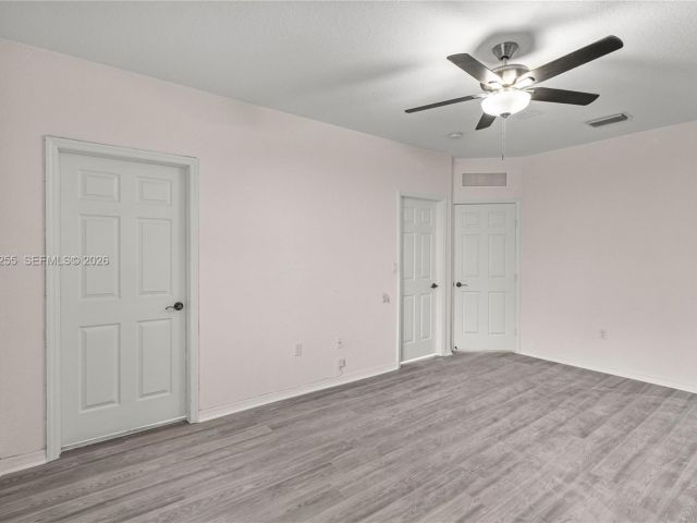 Дом в аренду по адресу 2332 SE 16th Pl 2332 - фото 7482838