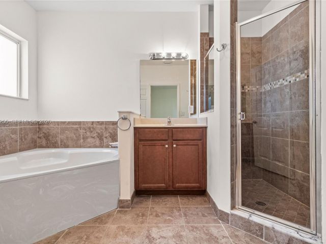 Дом в аренду по адресу 2332 SE 16th Pl 2332 - фото 7482840