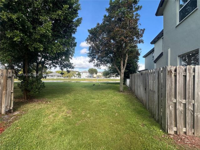 Дом в аренду по адресу 2853 SE 1st Dr 1 - фото 7472354