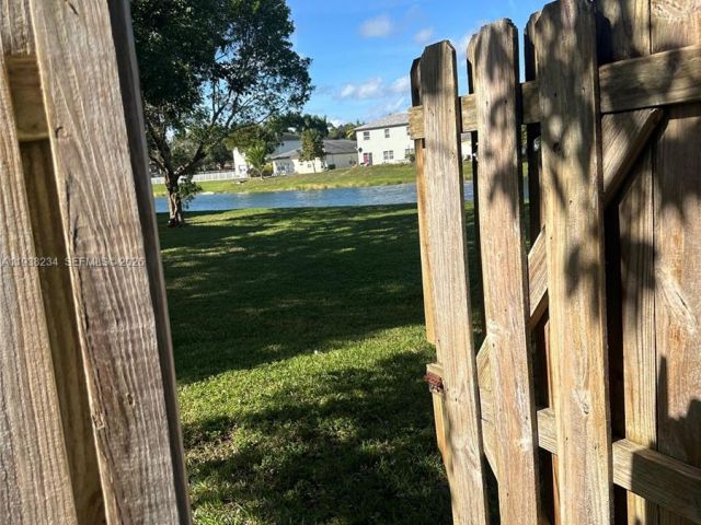 Дом в аренду по адресу 2853 SE 1st Dr 1 - фото 7472358