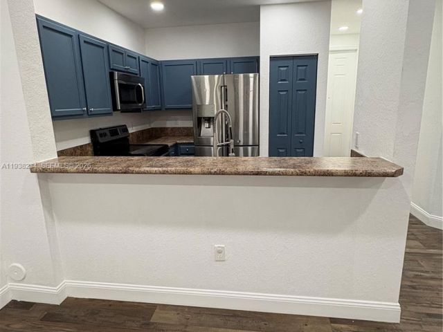 Дом в аренду по адресу 2853 SE 1st Dr 1 - фото 7472361