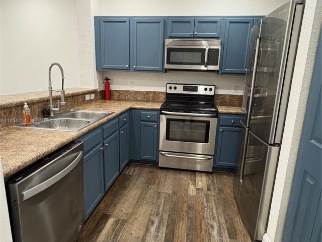 Дом в аренду по адресу 2853 SE 1st Dr 1 - фото 7472362