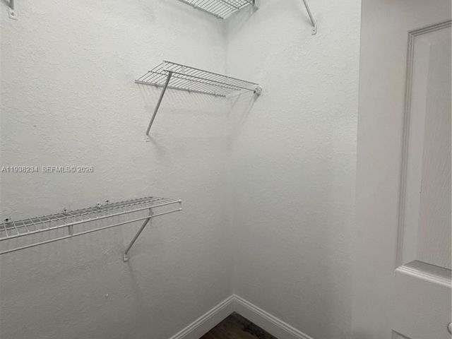 Дом в аренду по адресу 2853 SE 1st Dr 1 - фото 7472365