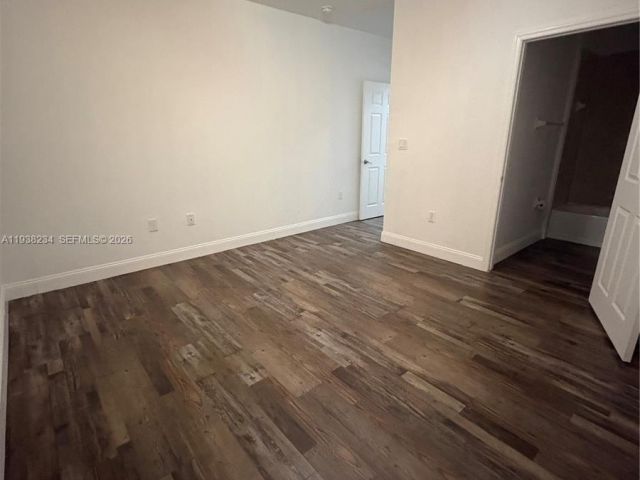 Дом в аренду по адресу 2853 SE 1st Dr 1 - фото 7472367