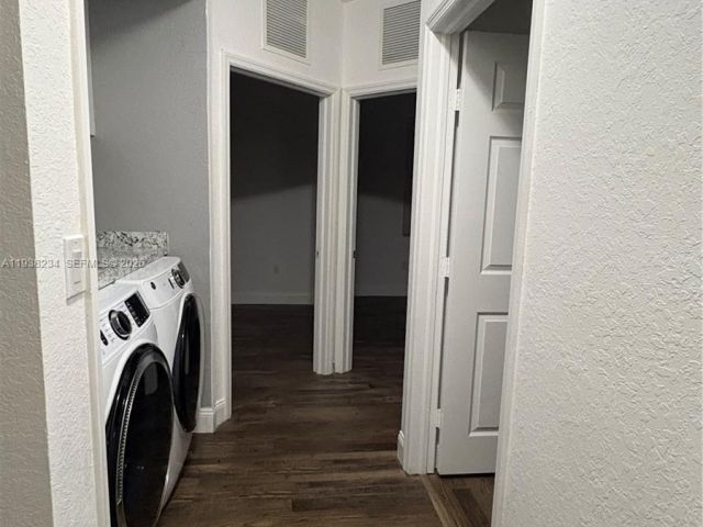 Дом в аренду по адресу 2853 SE 1st Dr 1 - фото 7472370