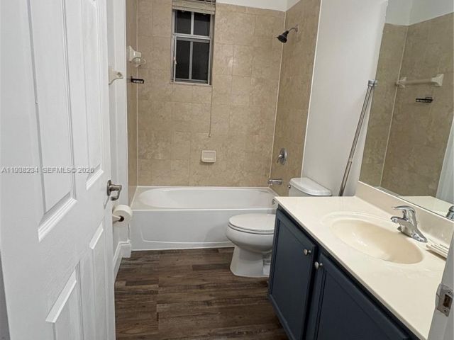 Дом в аренду по адресу 2853 SE 1st Dr 1 - фото 7472371