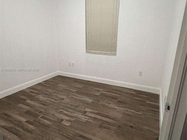 Дом в аренду по адресу 2853 SE 1st Dr 1 - фото 7472372