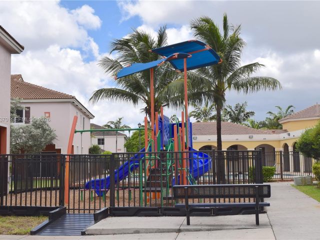 Дом в аренду по адресу 17343 NW 7th Ave 109 - фото 7480038