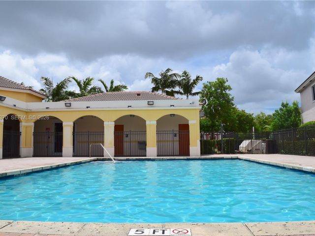 Дом в аренду по адресу 17343 NW 7th Ave 109 - фото 7480039