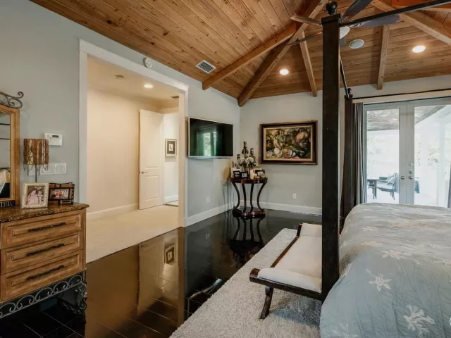 Продажа дома по адресу 1329 SE 13th Terrace - фото 8084095