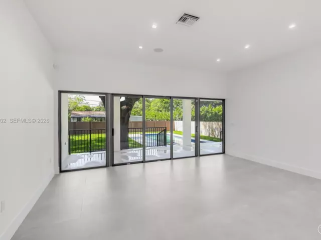 Продажа дома по адресу 1030 NE 121st St - фото 6977877