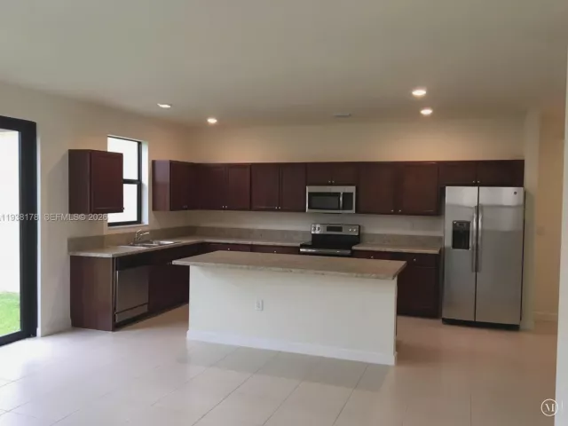 Дом в аренду по адресу 191 SE 35 TH AV. - фото 6984616