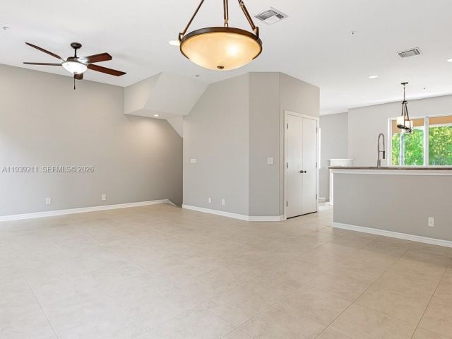 Дом в аренду по адресу 4581 Danson Way - фото 7457886