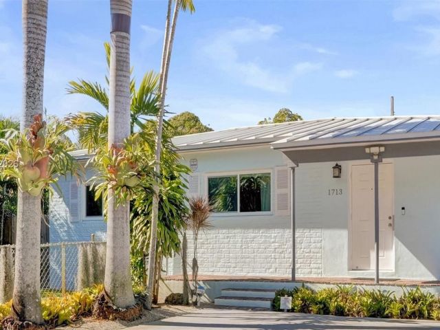 Продажа дома по адресу 1713 NW 8th Ave - фото 7441646