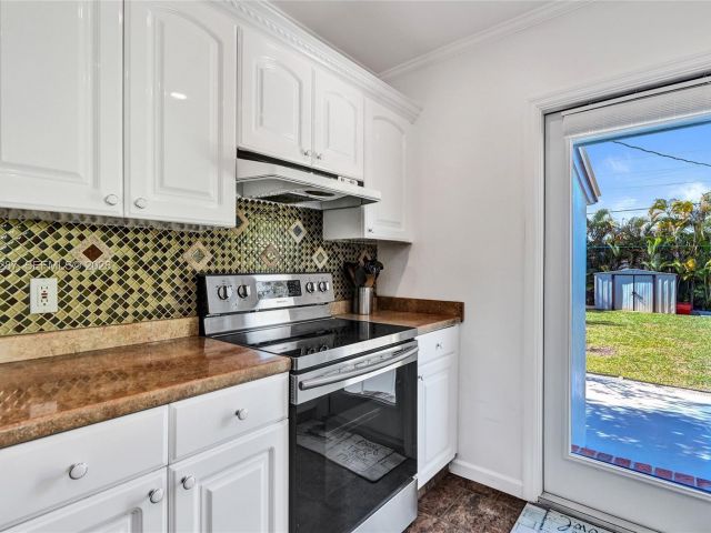 Продажа дома по адресу 1713 NW 8th Ave - фото 7441656