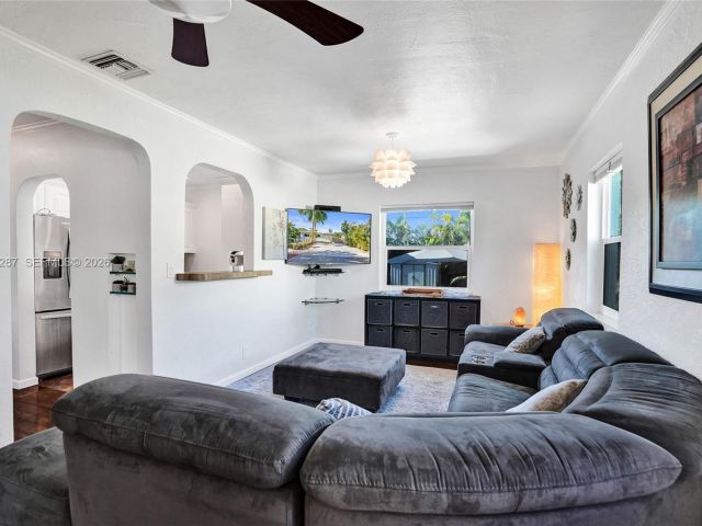 Продажа дома по адресу 1713 NW 8th Ave - фото 7441665