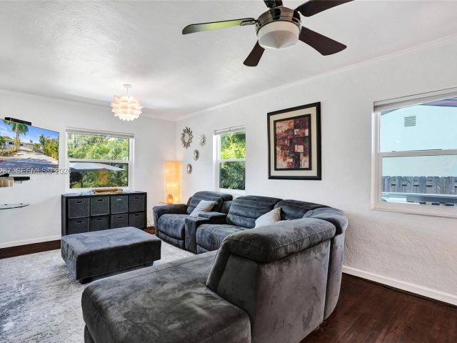 Продажа дома по адресу 1713 NW 8th Ave - фото 7441666