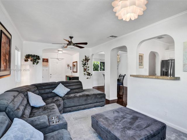 Продажа дома по адресу 1713 NW 8th Ave - фото 7441668