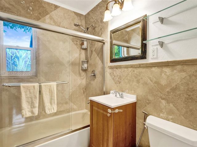 Продажа дома по адресу 1713 NW 8th Ave - фото 7441683