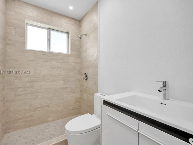 Продажа дома по адресу 1401 NE 152nd St - фото 6986380