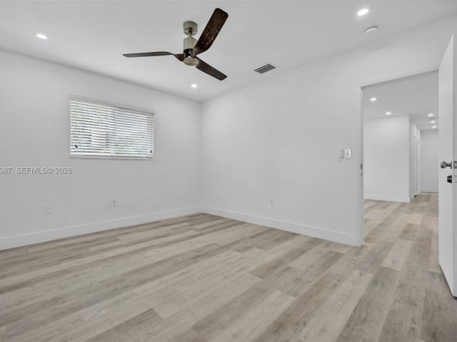 Продажа дома по адресу 1401 NE 152nd St - фото 6986383