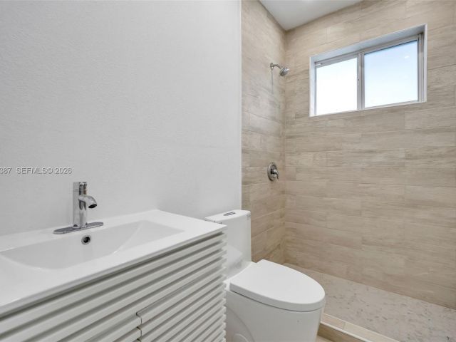 Продажа дома по адресу 1401 NE 152nd St - фото 6986385