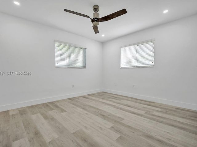 Продажа дома по адресу 1401 NE 152nd St - фото 6986386