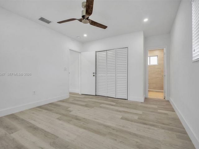 Продажа дома по адресу 1401 NE 152nd St - фото 6986389